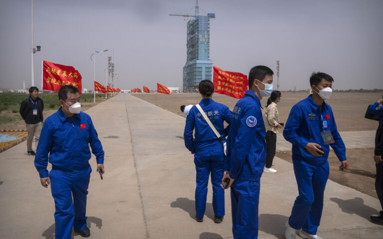 Η Κίνα έστειλε για πρώτη φορά πολίτη στο διάστημα