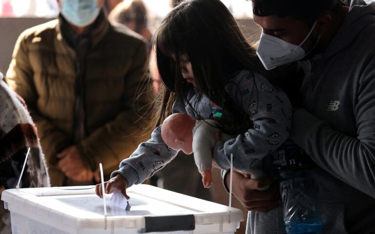 Χιλή: Δεξιά στροφή του εκλογικού σώματος στις εκλογές για συντακτική επιτροπή