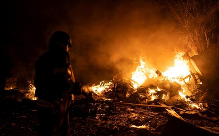 Πόλεμος στην Ουκρανία: Εκρήξεις και φωτιές στο Κίεβο και αλλού