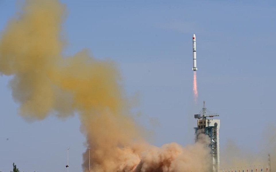 Η Κίνα εκτοξεύει τρεις δορυφόρους-1