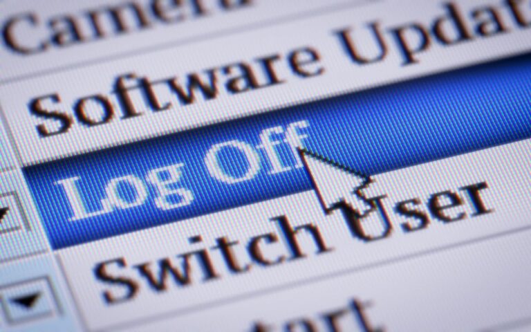 Υπάρχει «log off» μετά τη δουλειά; Τι λένε εργοδότες και CEO για το δικαίωμα «αποσύνδεσης»