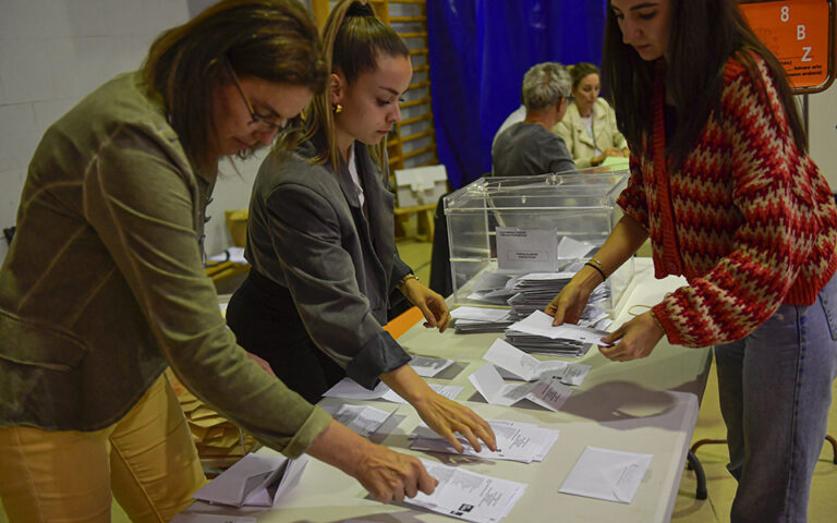 Ισπανία: Το Λαϊκό Κόμμα χαιρετίζει την προκήρυξη εκλογών – Ανοιχτό σε συνεργασία το ακροδεξιό Vox