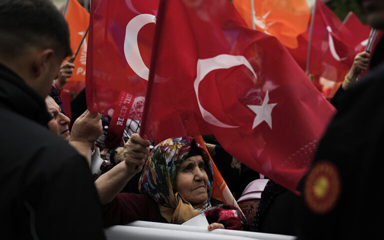Ο τουρκικός εθνικισμός βγαίνει αλώβητος, ζητούμενο η σταθερότητα