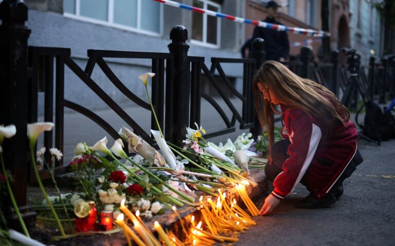Σερβία: Τριήμερο πένθος μετά την αιματηρή επίθεση 13χρονου σε σχολείο του Βελιγραδίου
