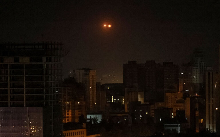 Ουκρανία: Νέοι βομβαρδισμοί στο Κίεβο τη νύχτα
