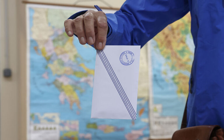 Εκλογές: Η Κρήτη «φόρεσε» γαλάζια, «προβάρει» πράσινα
