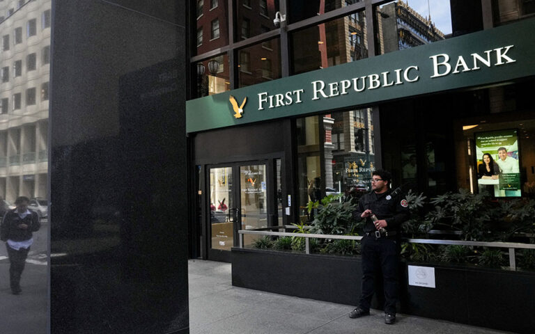 ΗΠΑ: Κατέρρευσε η First Republic Bank – Στην JPMorgan περνούν οι καταθέσεις