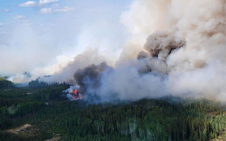 Λευκός Οίκος: «Ανησυχητικό παράδειγμα» των συνεπειών της κλιματικής αλλαγής οι πυρκαγιές στον Καναδά