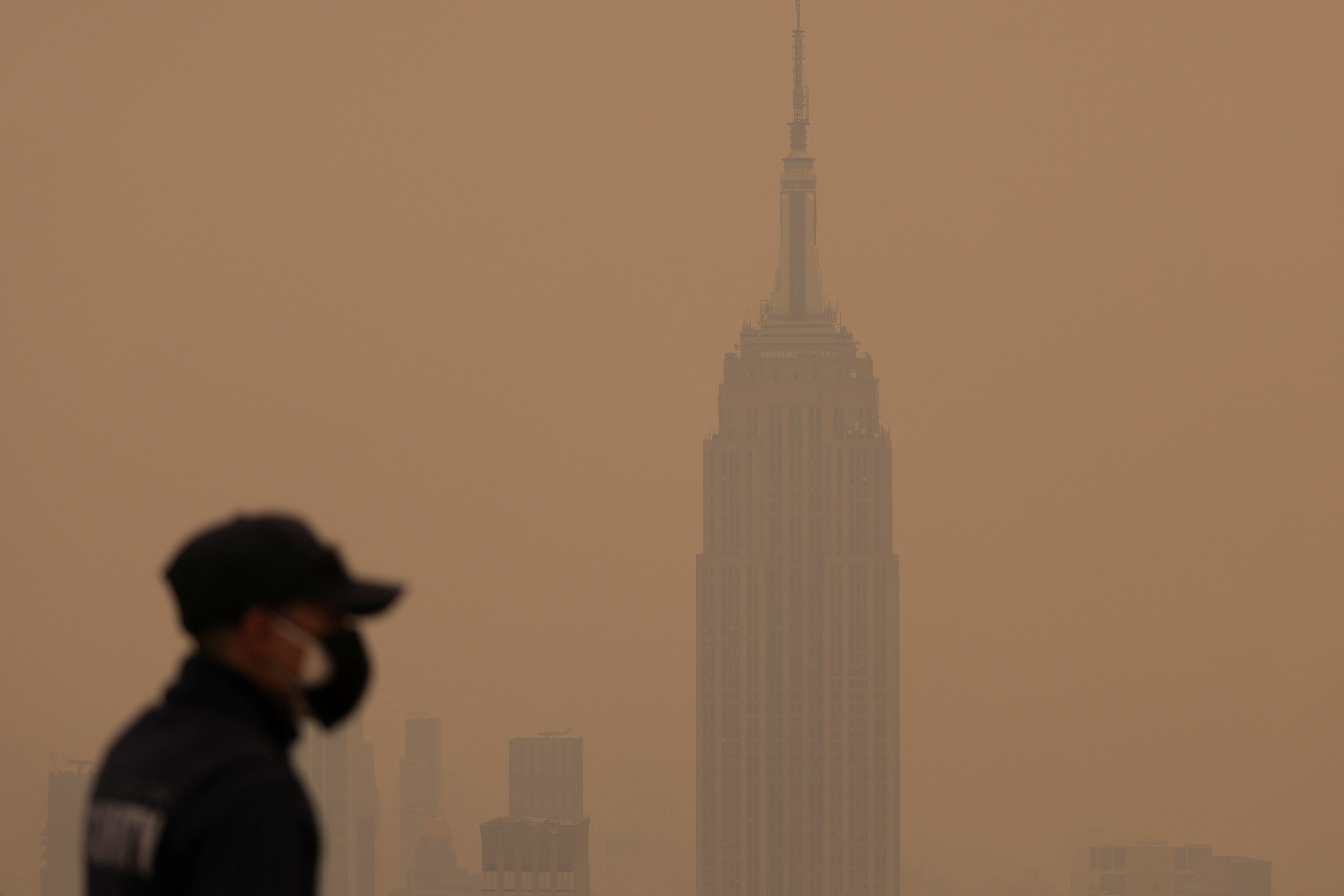 H ποιότητα του αέρα στη Nέα Υόρκη «η χειρότερη στον κόσμο» – Πώς ο καπνός σκέπασε την πόλη σε 3 ώρες-5