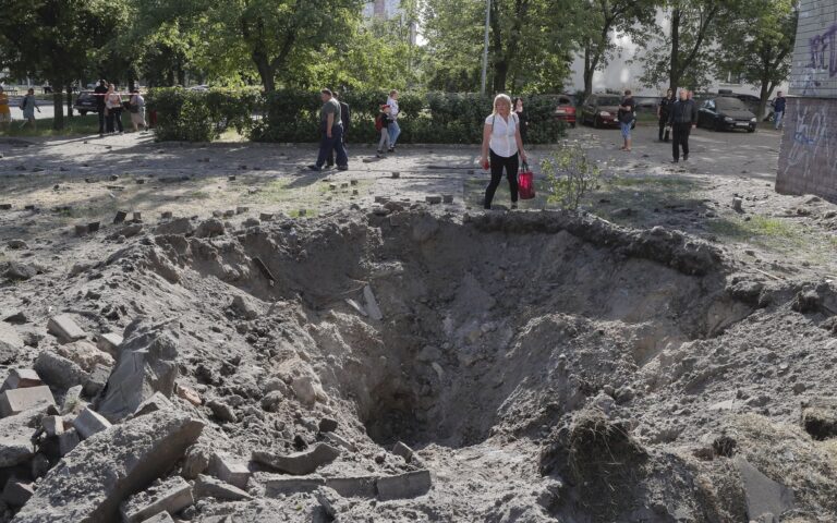 Πόλεμος στην Ουκρανία: Ερευνα στο Κίεβο για νεκρούς αμάχους έξω από κλειστό καταφύγιο