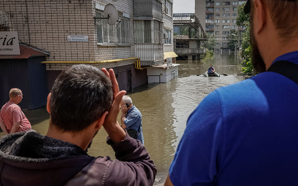 Φράγμα Καχόβκα: Εικόνες χάους από τις πλημμύρες – Αυξάνονται οι άστεγοι, κίνδυνοι ασθενειών-3