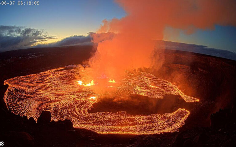 Xαβάη: Εξερράγη το ηφαίστειο Κιλαουέα (εικόνες)