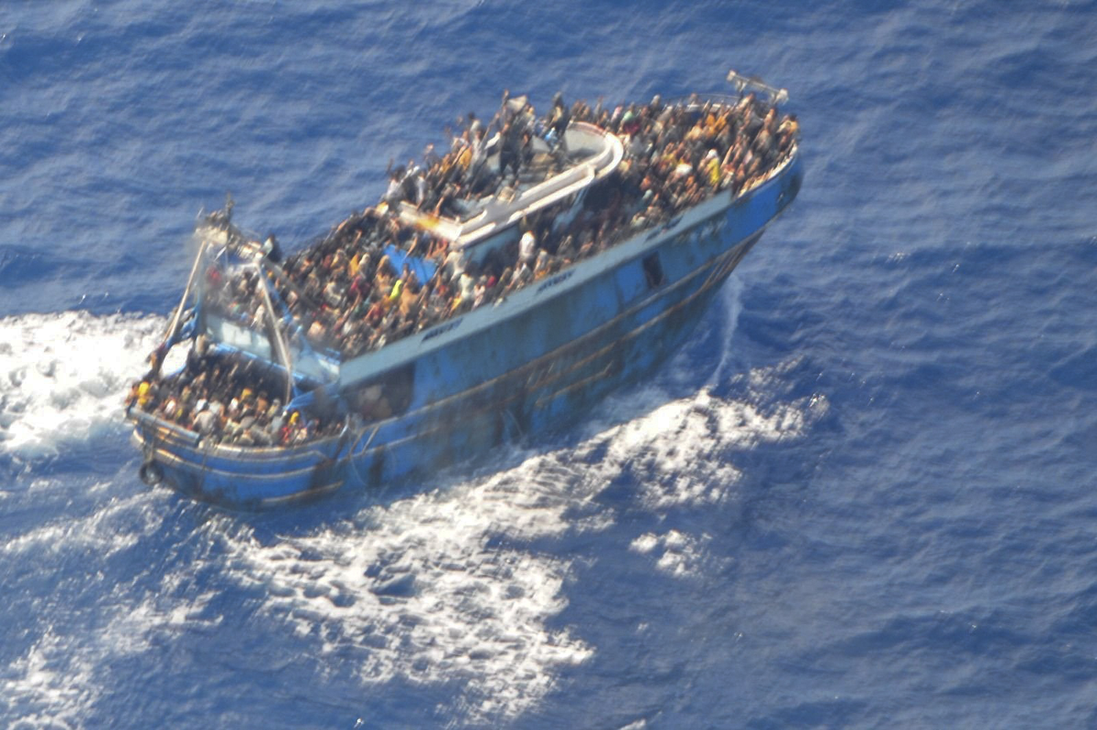 Ναυάγιο στην Πύλο – Συγκλονίζουν οι καταθέσεις: «Οσοι δεν πρόλαβαν να βγουν βυθίστηκαν μαζί με το σκάφος»-1