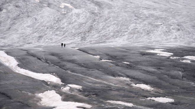 ελβετία-οι-παγετώνες-λιώνουν-και-οι-πο-562477948