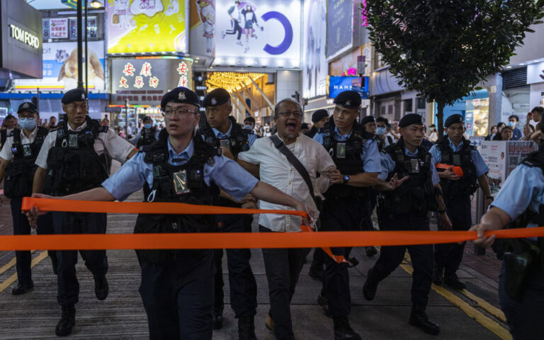 Χονγκ Κονγκ: Συλλήψεις στη 34η επέτειο της αιματηρής καταστολής στην πλατεία Τιενανμέν