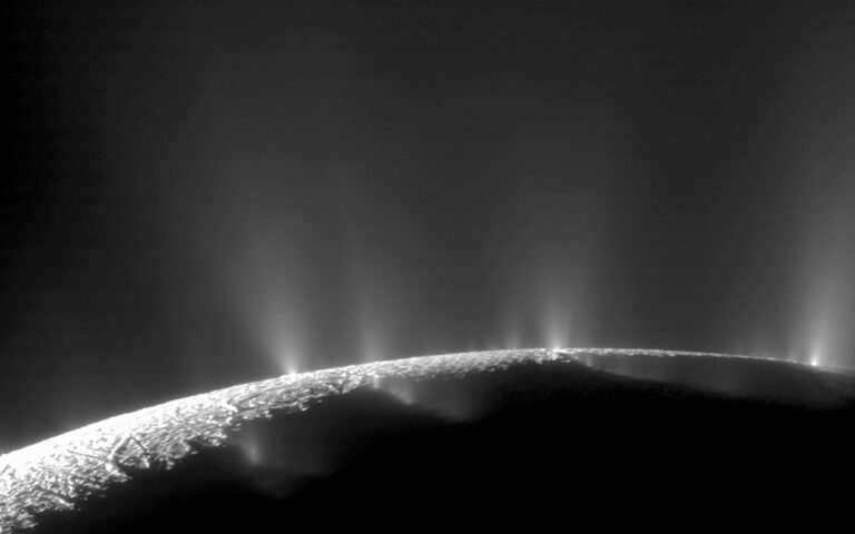 Διάστημα: Υπόγειος ωκεανός σε φεγγάρι του Κρόνου περιέχει ένα βασικό στοιχείο για τη ζωή
