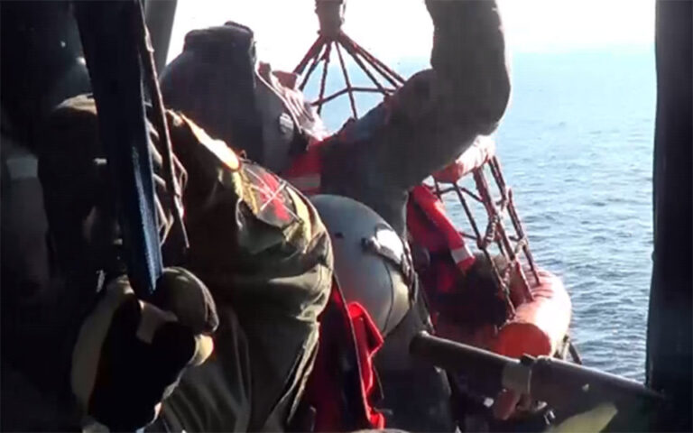 Επιχείρηση διάσωσης στο ναυάγιο – Βίντεο από το Super Puma