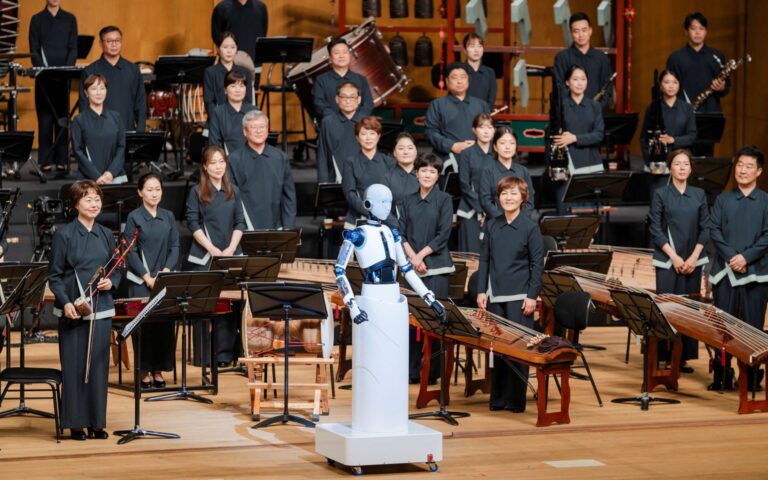 Ρομπότ – «μαέστρος» διηύθυνε ορχήστρα για πρώτη φορά