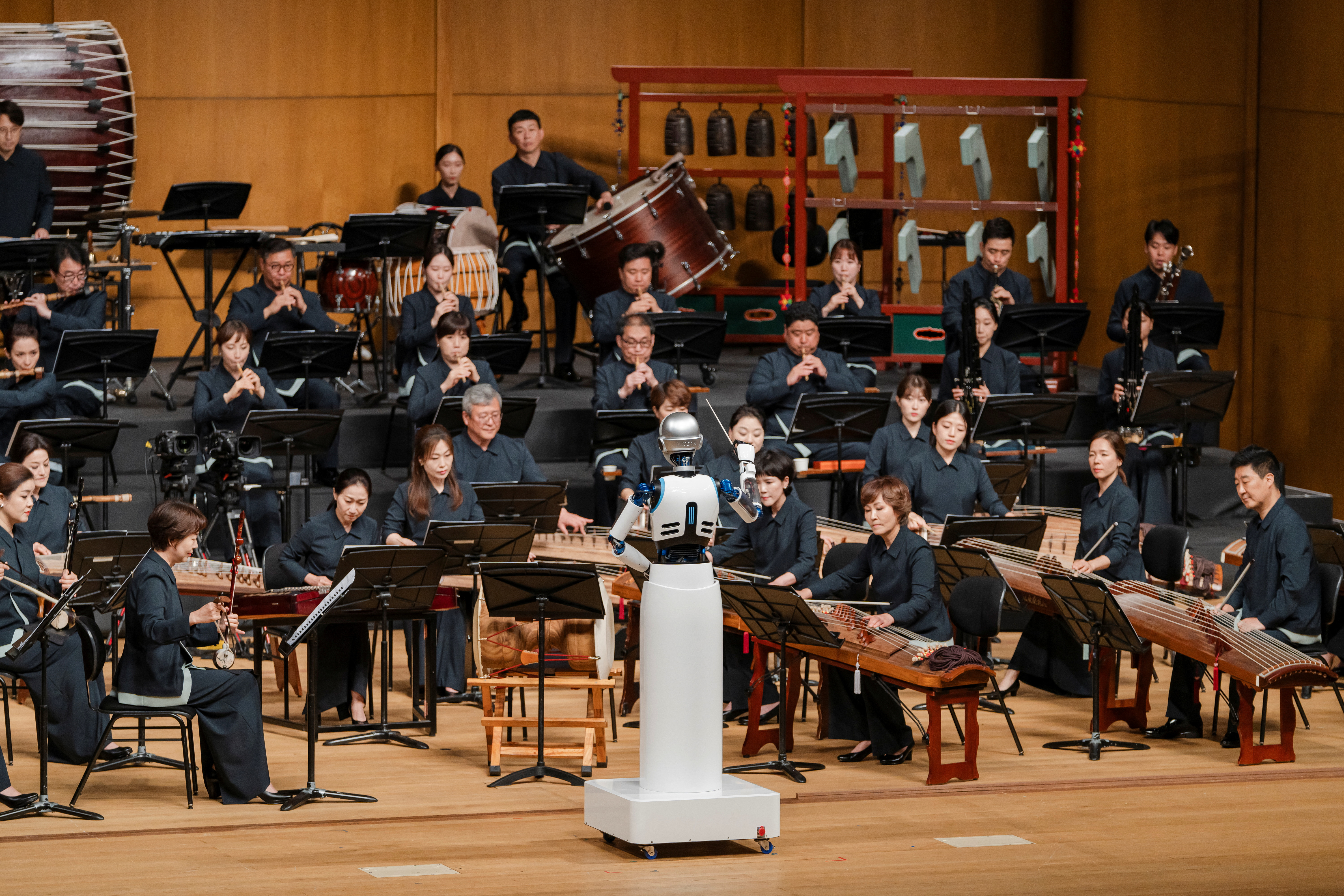Ρομπότ – «μαέστρος» διηύθυνε ορχήστρα για πρώτη φορά-2
