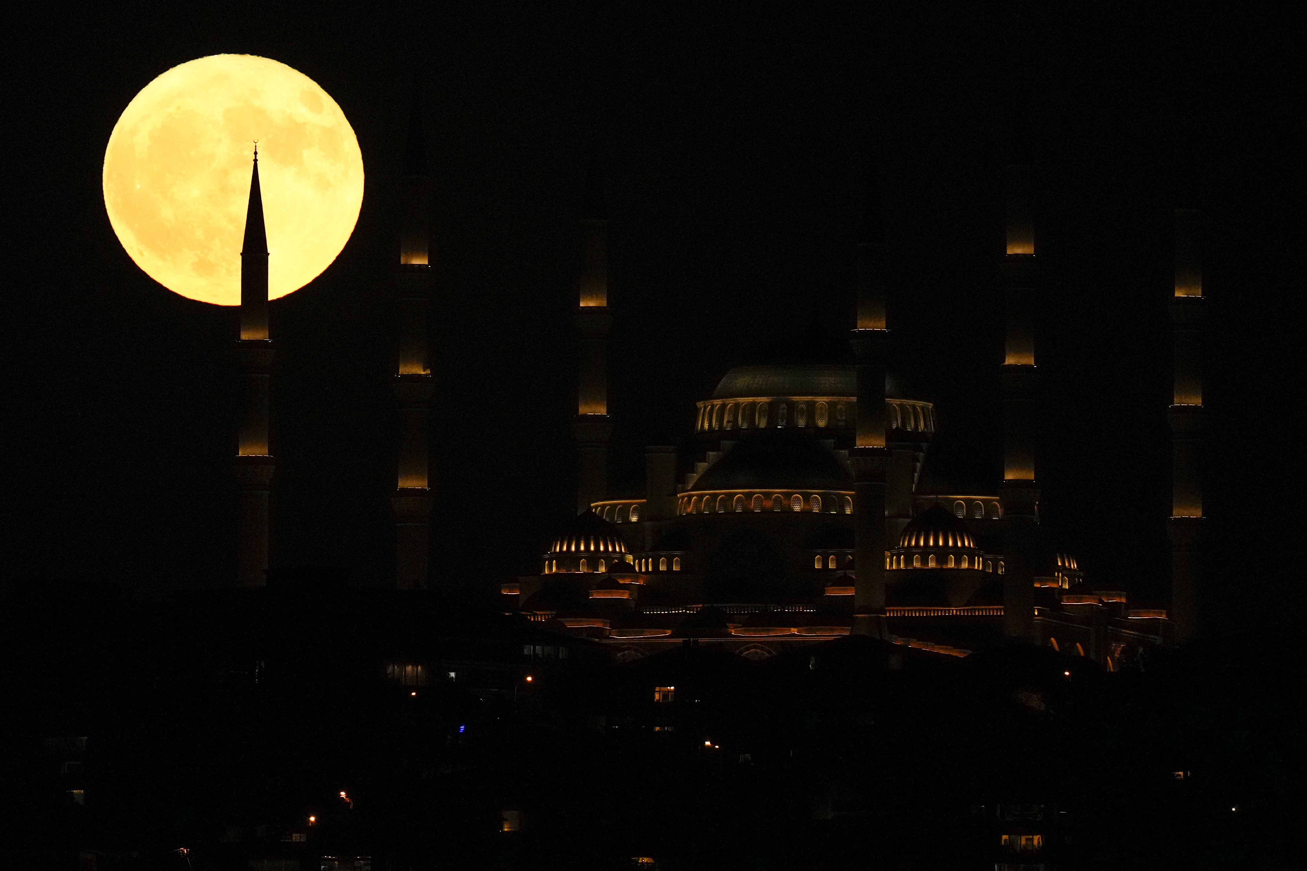 Υπερπανσέληνος Ιουλίου: Νυχτερινή φαντασμαγορία σε όλο τον κόσμο από το «Φεγγάρι του Ελαφιού»-4