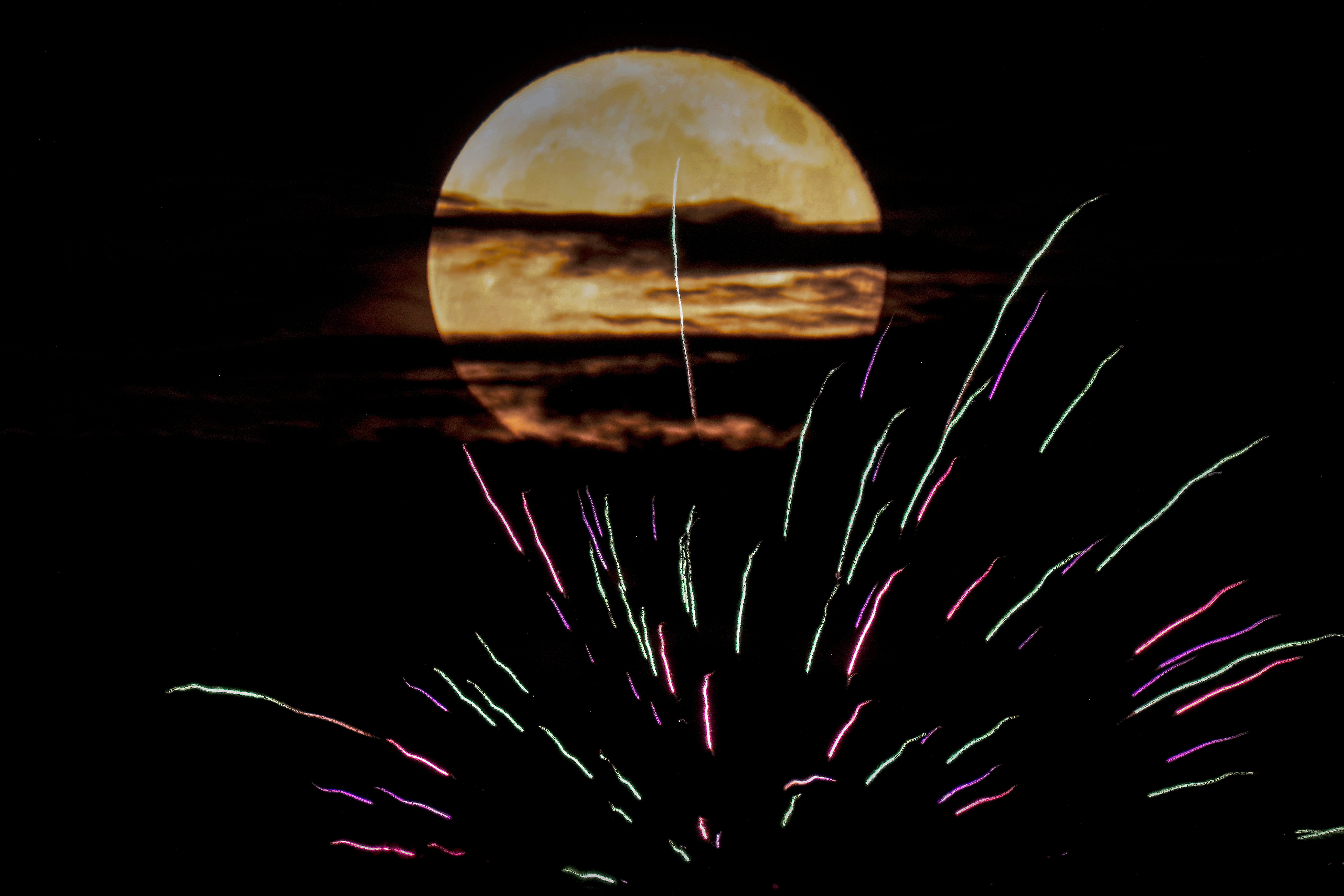 Υπερπανσέληνος Ιουλίου: Νυχτερινή φαντασμαγορία σε όλο τον κόσμο από το «Φεγγάρι του Ελαφιού»-1