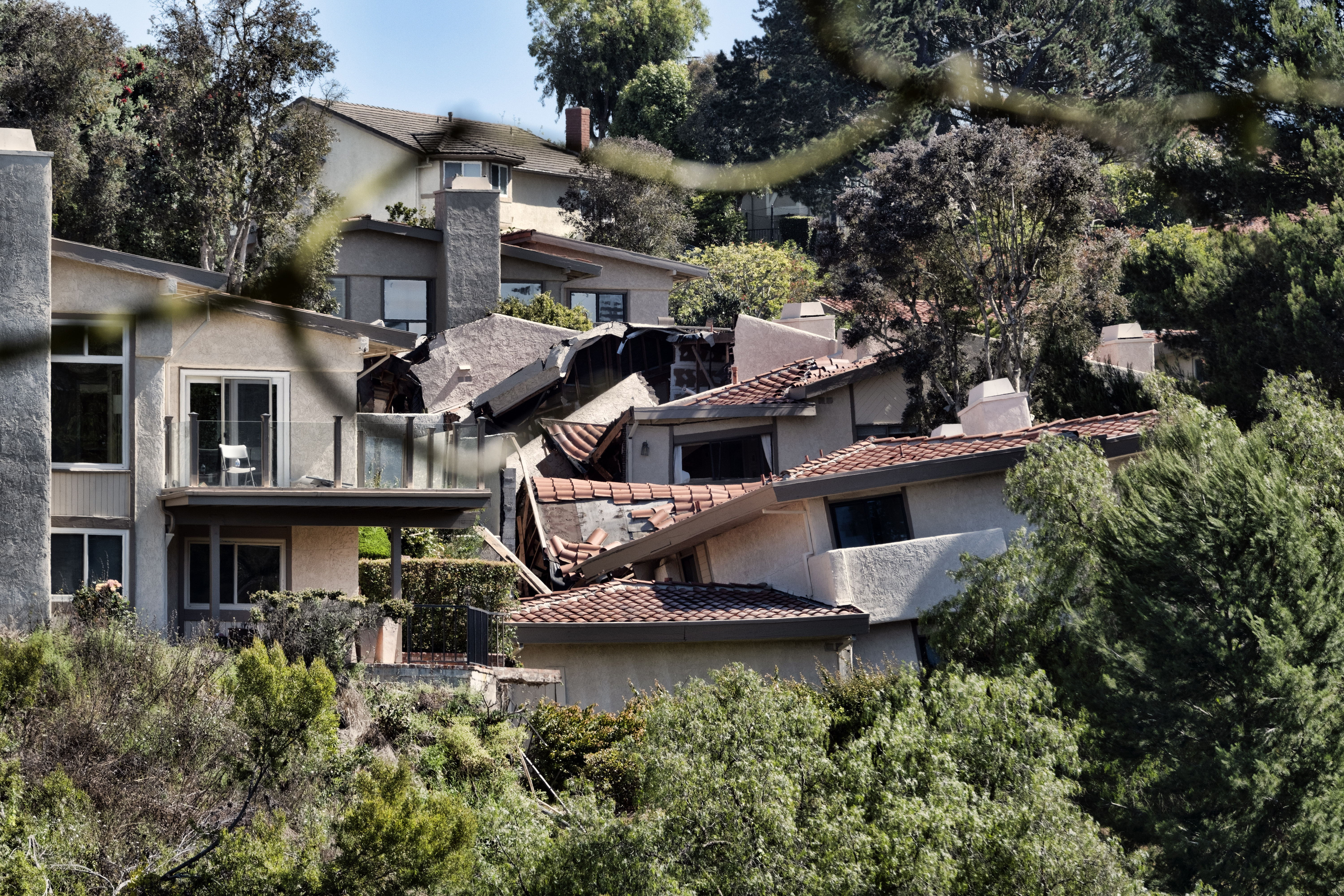 Καλιφόρνια: Ανησυχία για τις μυστηριώδεις κατολισθήσεις που έχουν καταστρέψει δεκάδες σπίτια-4