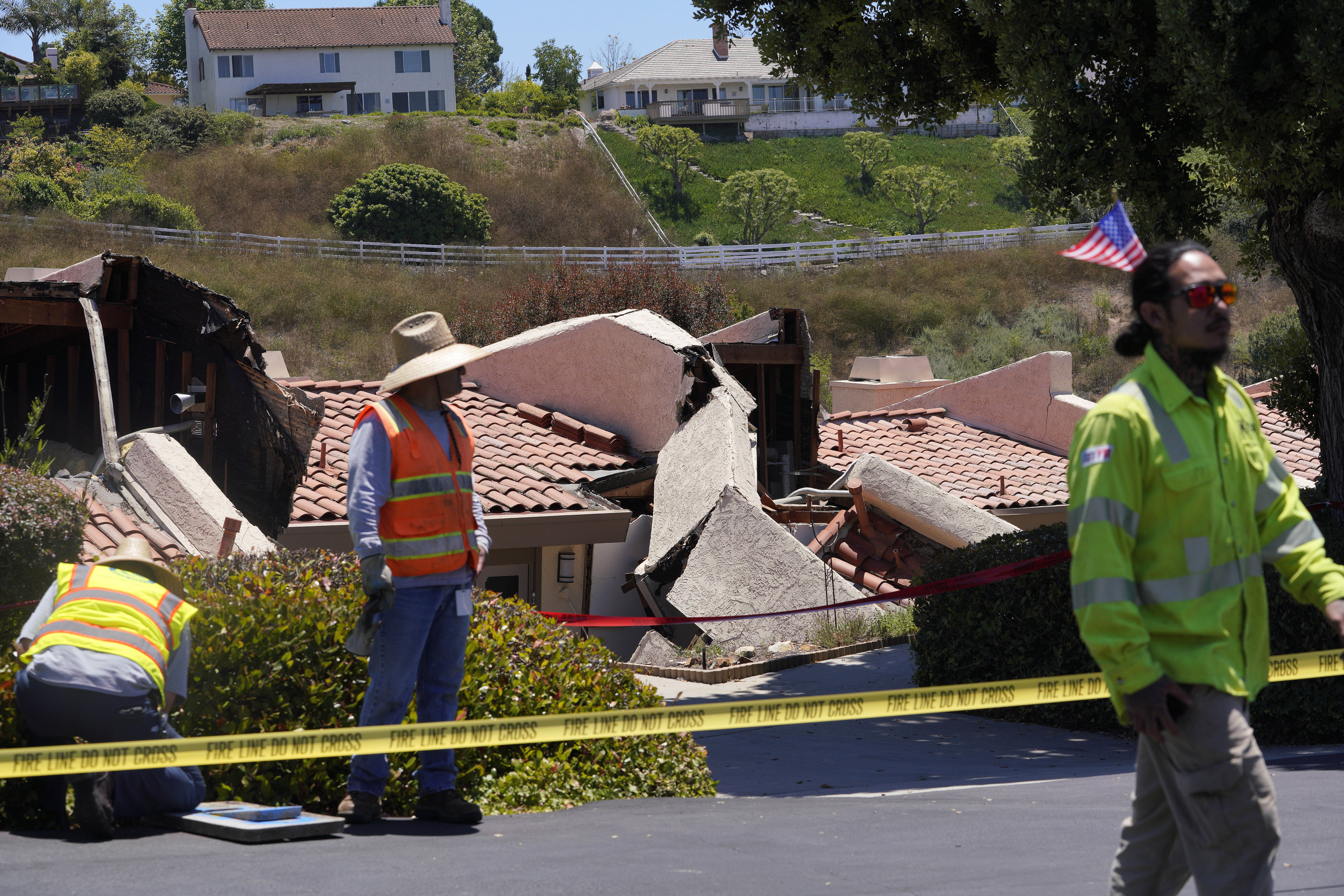 Καλιφόρνια: Ανησυχία για τις μυστηριώδεις κατολισθήσεις που έχουν καταστρέψει δεκάδες σπίτια-3