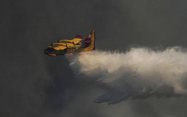 «Να θωρακίσουμε αεροπόρους και πυροσβέστες με εξοπλισμό αντίστοιχο των κρίσεων που βιώνουμε»