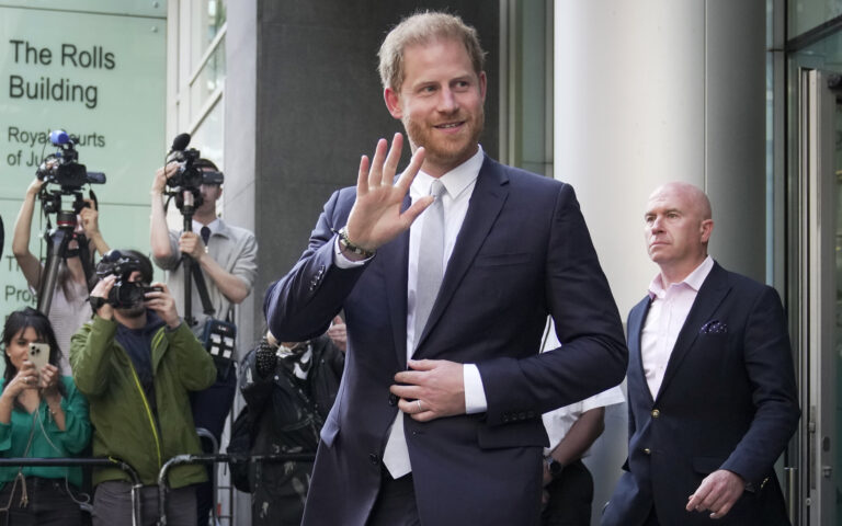 Nέα δίκη του πρίγκιπα Χάρι με ταμπλόιντ της Βρετανίας