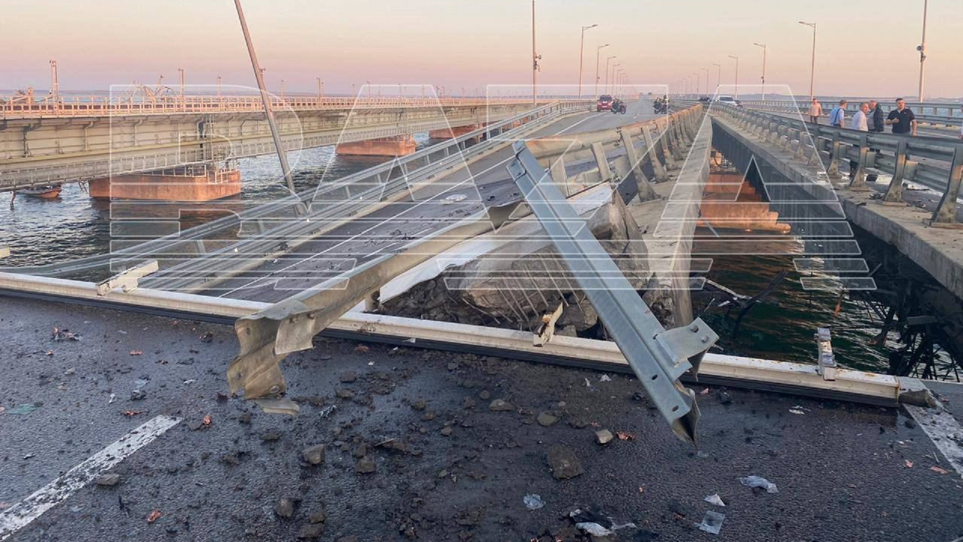 Πόλεμος στην Ουκρανία: Δύο νεκροί από διπλό πλήγμα στη Γέφυρα της Κριμαίας-1