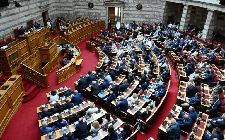 Βουλή: Ξεκινά η συζήτηση για την ψήφο των απόδημων Ελλήνων
