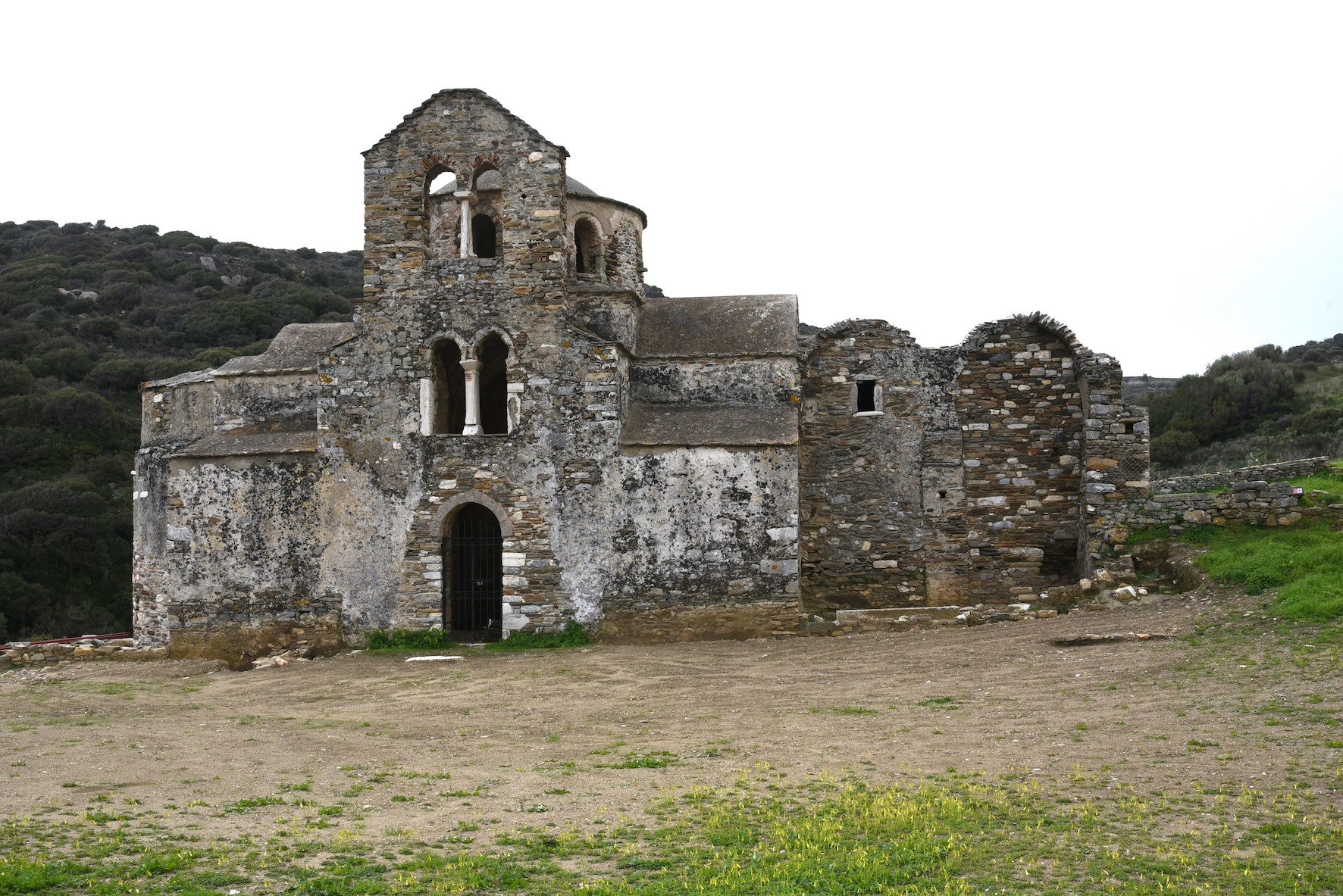 Τα εκατοντάδες πανέμορφα βυζαντινά εκκλησάκια και ο κολοσσιαίος ναός της Νάξου-2