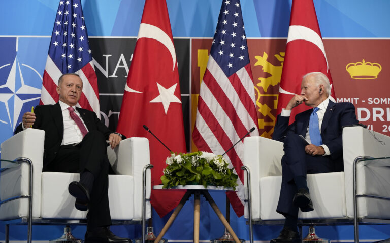 Λευκός Οίκος: Οι ΗΠΑ θα προχωρήσουν στηv πώληση των F-16 στην Τουρκία σε συνεννόηση με το Κογκρέσο