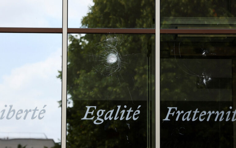 FT για Γαλλία: Η δολοφονία που επανέφερε βαθιές πληγές του παρελθόντος