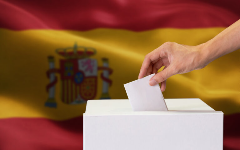 Ισπανία: Η πρώτη δημοσκόπηση της προεκλογικής περιόδου – Το Λαϊκό Κόμμα ξεκινά με πλεονέκτημα