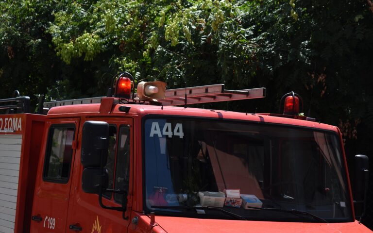 Πυρκαγιά στο Λουτράκι: Διακοπή κυκλοφορίας στην εθνική οδό Αθηνών-Κορίνθου