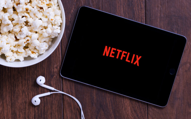 Το  Netflix καταργεί τη φθηνότερη συνδρομή χωρίς διαφημίσεις σε ΗΠΑ και Βρετανία