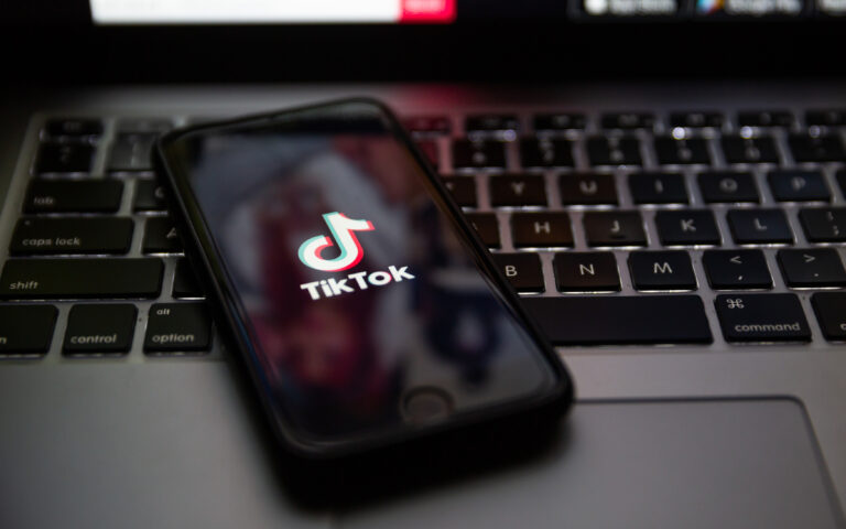 Το TikTok λανσάρει αναρτήσεις κειμένου – Ο πόλεμος των social media κλιμακώνεται
