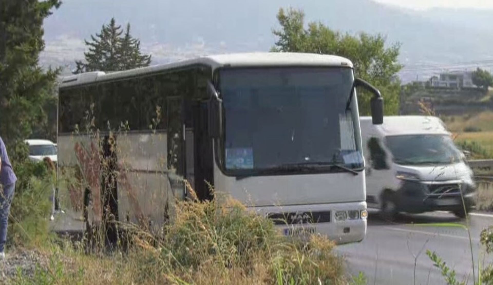 Θεσσαλονίκη: Φωτιά σε εν κινήσει τουριστικό λεωφορείο – Σώοι όλοι οι  επιβάτες | Η ΚΑΘΗΜΕΡΙΝΗ