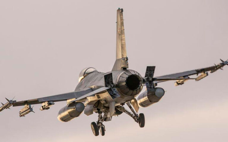 Πολεμική Αεροπορία: Οι δεύτερες σκέψεις για τα F-16  και το σενάριο για 121 Viper