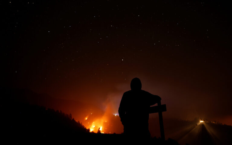 Ισπανία: Πυρκαγιά καίει δασική έκταση στην Ανδαλουσία