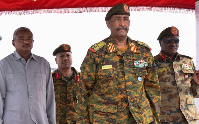 Σουδάν: Ο στρατηγός Μπουρχάν αποκλείει ειρηνευτικές διαπραγματεύσεις