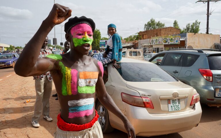 Υπό την απειλή εισβολής η χούντα του Νίγηρα