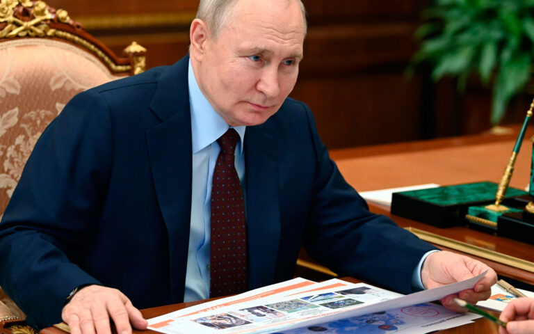 Ρωσία: Με εντολή Πούτιν  η Κεντρική Τράπεζα στήριζε το ρούβλι