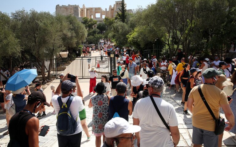 Μεγάλες ανατροπές στον ελληνικό τουρισμό