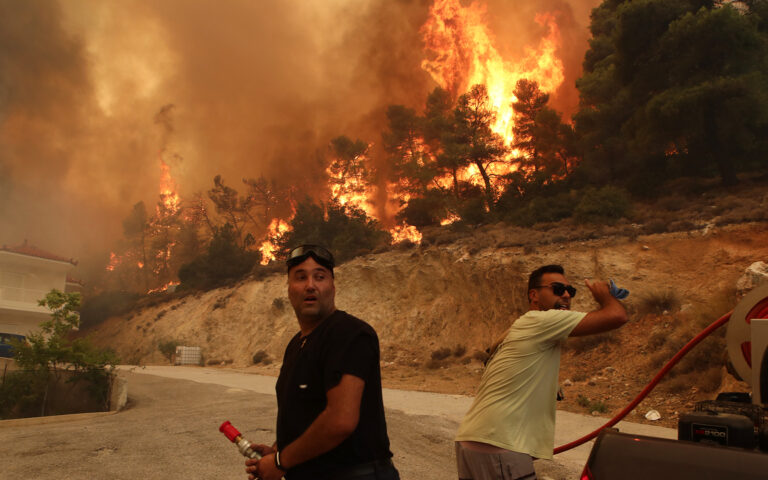 Φωτιές: Πάνω από 400.000 στρέμματα κάηκαν σε 3 ημέρες στην Ελλάδα