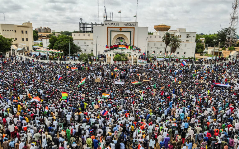 Νίγηρας: Η χούντα ανακαλεί τις στρατιωτικές συμφωνίες με τη Γαλλία