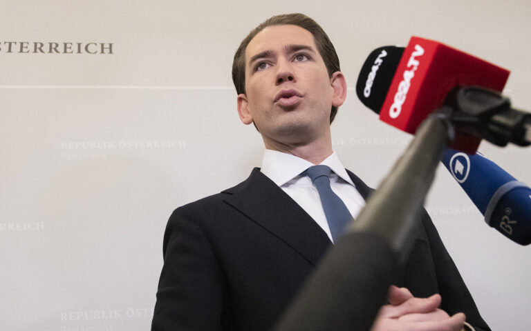 Αυστρία: Σε δίκη για «ψευδή κατάθεση» ενώπιον του κοινοβουλίου οδηγείται ο Σεμπάστιαν Κουρτς