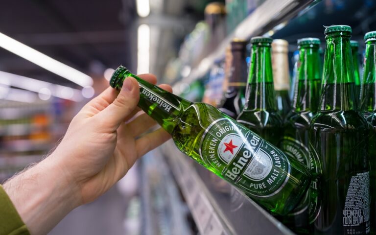 Ρωσία: Η Heineken πούλησε τις επιχειρήσεις της έναντι ενός… ευρώ