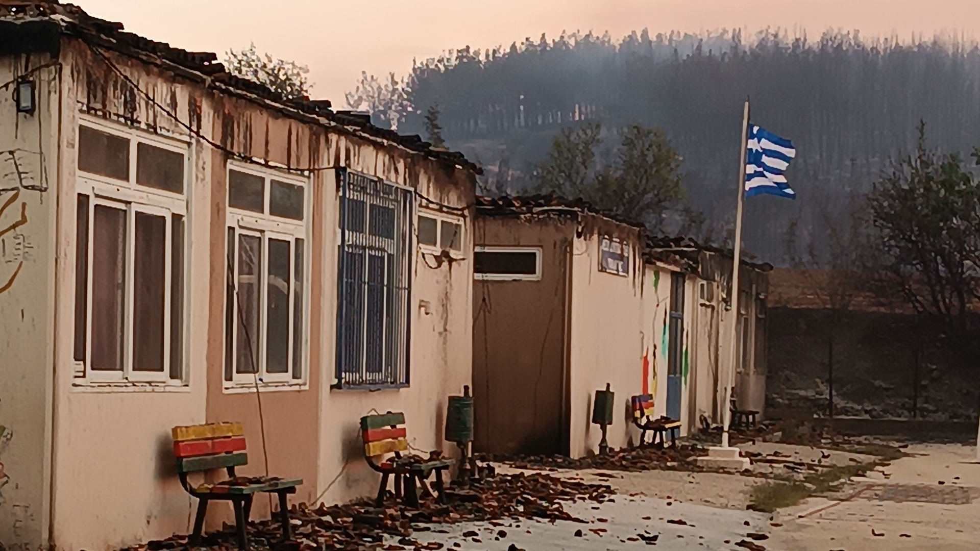 Το σχολείο που αγκάλιασε τα ελληνόπουλα του Πόντου, μετράει πληγές από την πυρκαγιά-6